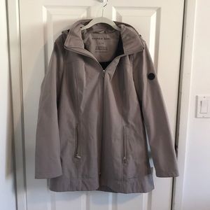 Water repellent coat